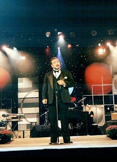 Emmanuel singing Nessun Dorma at the Georgia Music Hall of Fame Awards.